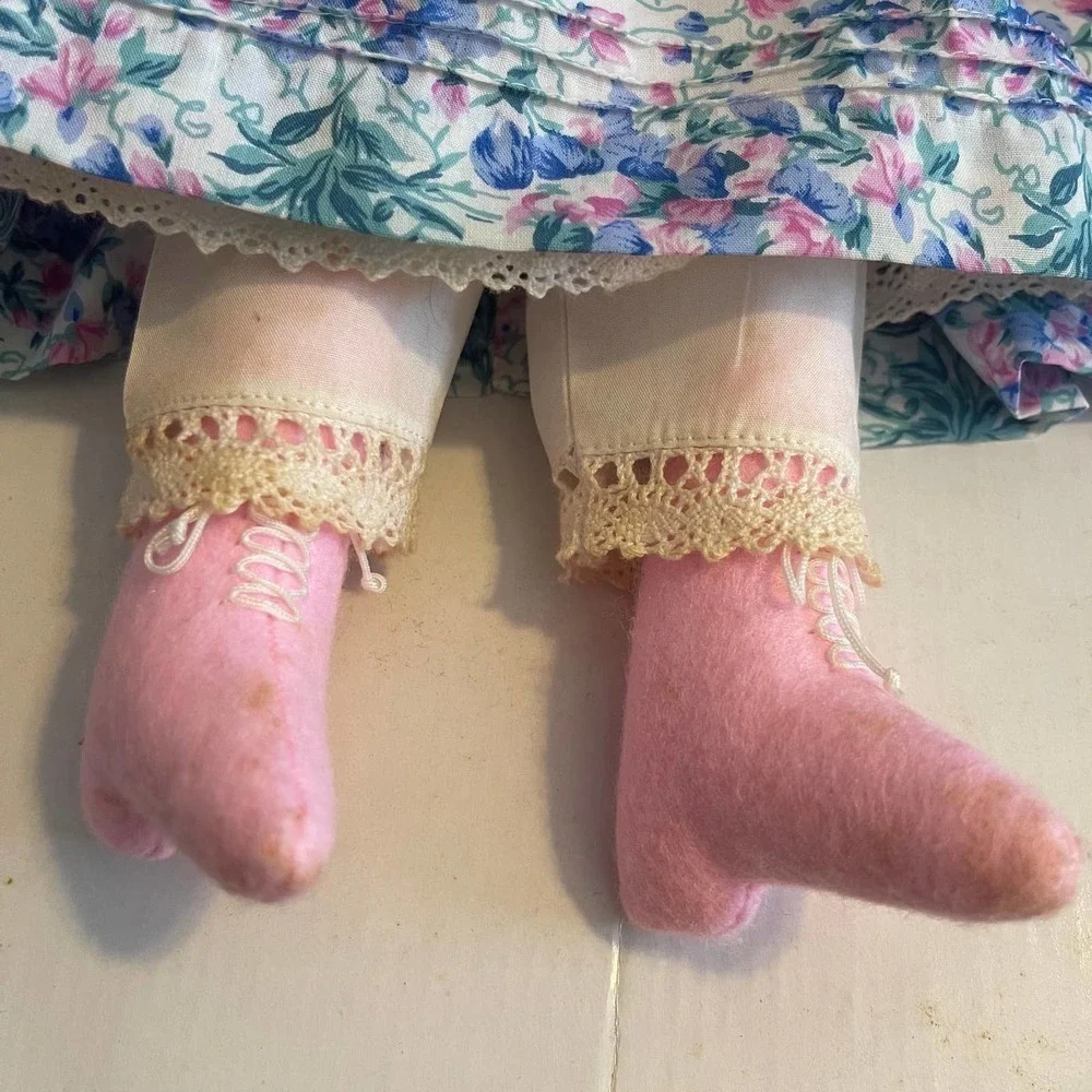 NWT Vintage Dolls By Pauline Collectors Showcase Series ELAINE Doll w/ Case 17